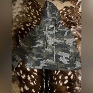 Women’s Camo Sweatshirt Size Small